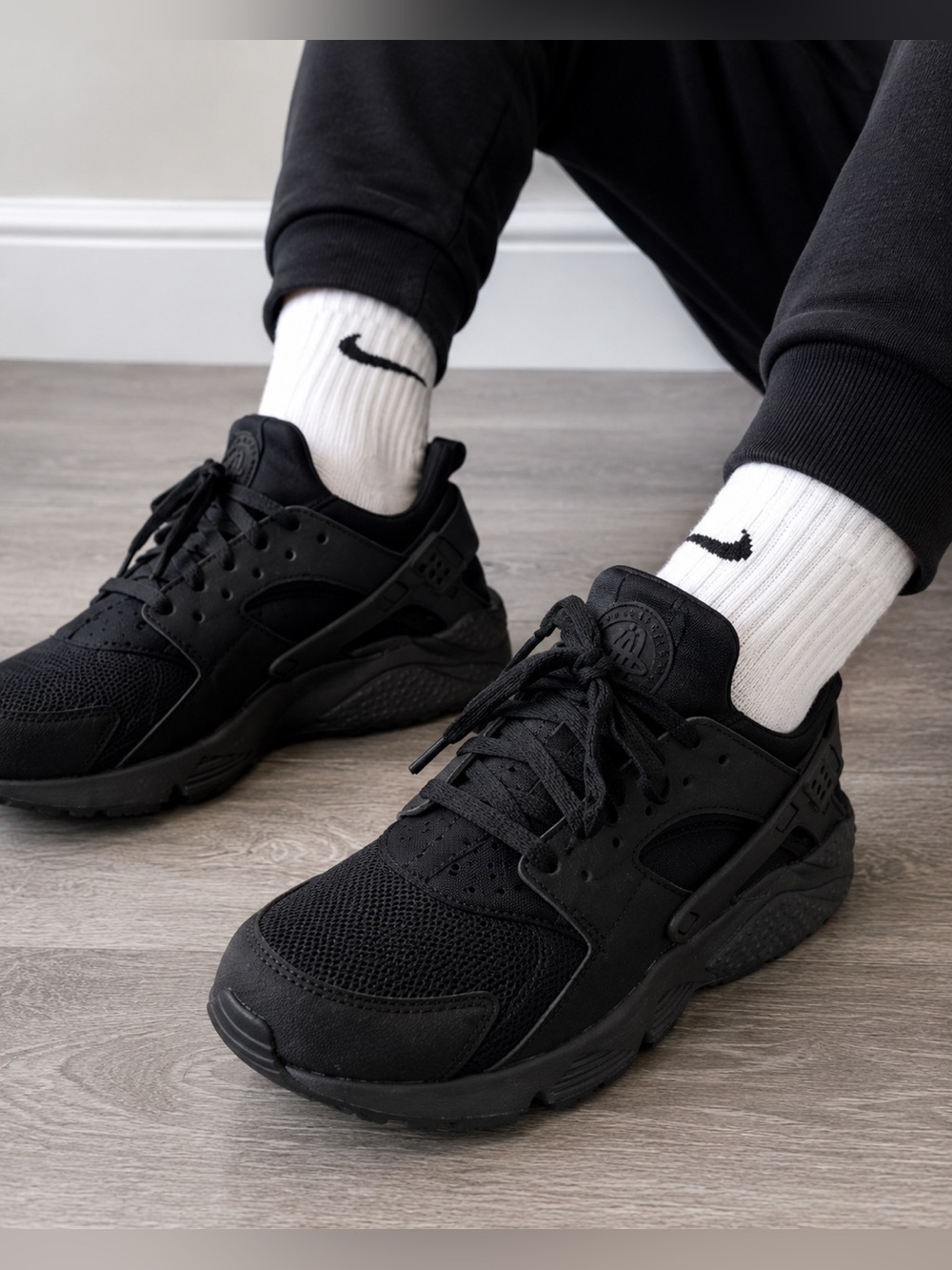 Nike Hiarache all Black- Youth 5.5